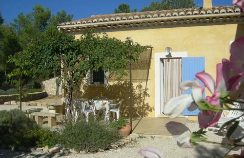 Roussillon Villa | Cabaña provenzal con piscina ubicada cerca del pueblo de Roussilon