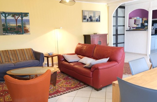 Mallemort Casa | Vacation rental house on one floor with pool in Mallemort, Provence. 4 persons