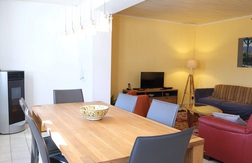 Mallemort Casa | Vacation rental house on one floor with pool in Mallemort, Provence. 4 persons