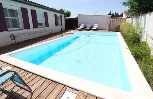 Mallemort Casa | Vacation rental house on one floor with pool in Mallemort, Provence. 4 persons