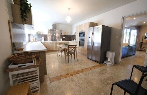 Cavaillon Chalet De Esquí | Excelente alquiler de vacaciones con piscina privada en el corazón de Vaucluse