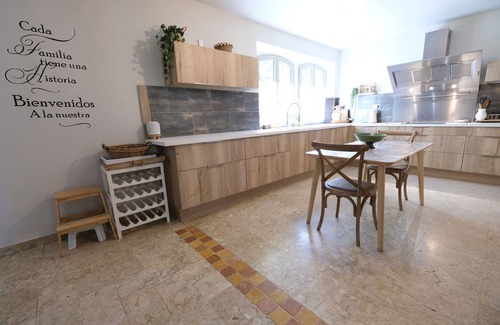 Cavaillon Chalet De Esquí | Excelente alquiler de vacaciones con piscina privada en el corazón de Vaucluse