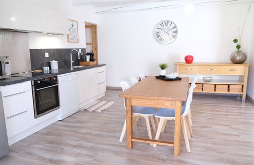 Mouries Chalet De Esquí | Casa rural muy agradable con piscina en Mouriès, cerca de los alquileres de Provenza, Alpilles