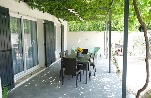 Mouries Chalet De Esquí | Casa rural muy agradable con piscina en Mouriès, cerca de los alquileres de Provenza, Alpilles