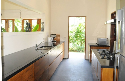Dencarik Villa | Casa en alquiler en Bali, 2-10 personas Villa privada con piscina junto al mar