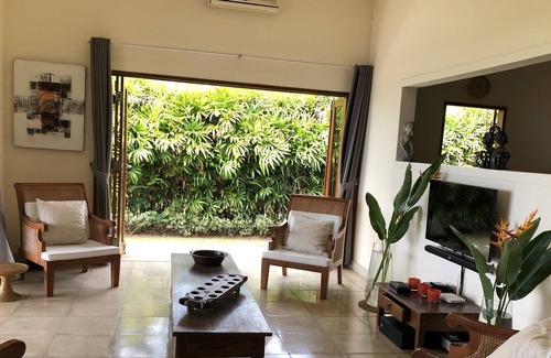 Dencarik Villa | Casa en alquiler en Bali, 2-10 personas Villa privada con piscina junto al mar