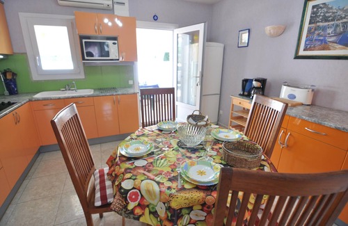 El Mas Mates Chalet De Esquí | Alquiler vacacional en Roses, Costa Brava: Acogedora casa de 2 dormitorios con jardín y terraza, a 800 metros de la playa.
