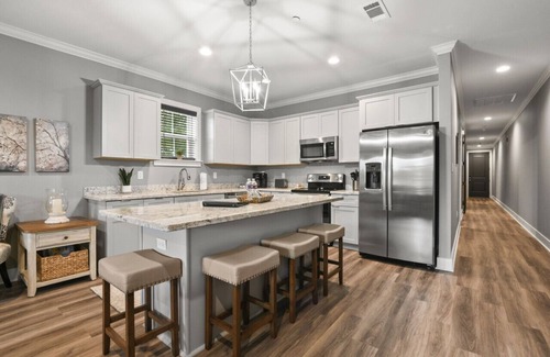 Long Beach Apartamento | Vacation Rental Oasis in Downtown Long Beach - Your Gateway to Gulf Coast Bliss!