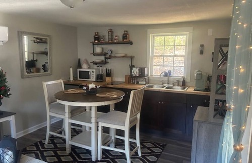 Cleveland Casa | Vacation Rental, Spa & Salt Room Table Rock State Park Fire-Pit ,Pet Friendly