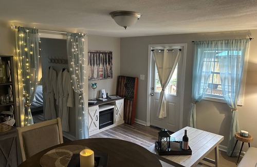 Cleveland Casa | Vacation Rental, Spa & Salt Room Table Rock State Park Fire-Pit ,Pet Friendly