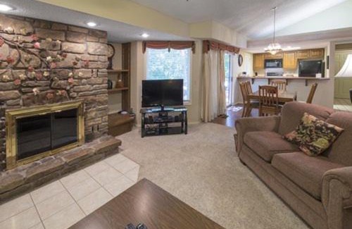 Bella Vista Apartamento | Vacation Resort Condos By the Stunning Ozark Mountains