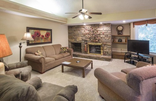 Bella Vista Apartamento | Vacation Resort Condos By the Stunning Ozark Mountains