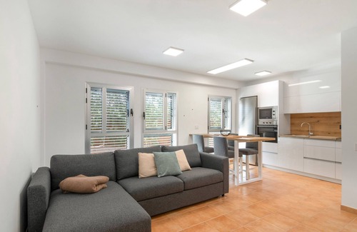 Sardina Apartamento | Vacaciones 'S Q Playa De Sardina' con vistas a la montaña, piscina compartida y Wi-Fi