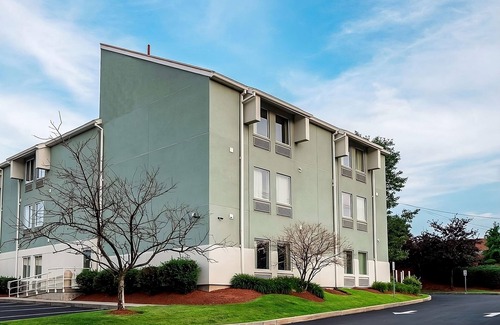 Saugus Casa | Vacation Starts Here! Pet Friendly Property, Near Logan Airport!