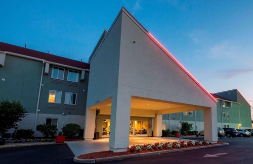 Saugus Casa | Vacation Starts Here! Pet Friendly Property, Near Logan Airport!