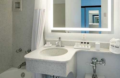 Village of La Jolla Hotel | Vacation Starts Here! Amazing View! Minutes Away to Birch Aquarium at Scripps!