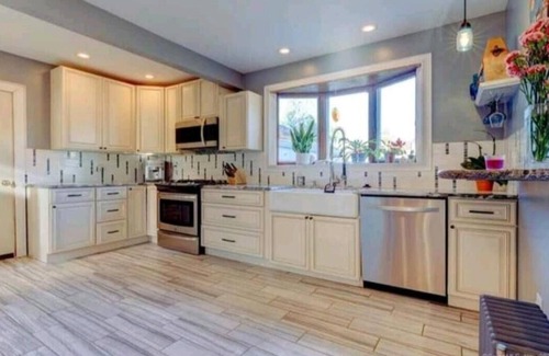 New London Casa | Vacation Starts Now! Pet friendly, beach fun 5 min away!