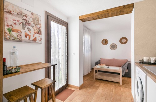 Guimar Apartamento | Estudio de vacaciones 'Hogar De Ireneo' con vistas al mar, terraza privada y Wi-Fi