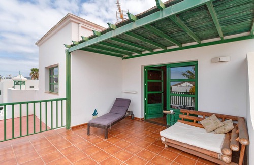 Yaiza Apartamento | Vacation 'Suite Con Terraza' with Wi-Fi and Air Conditioning