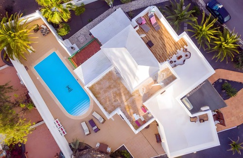 Yaiza Apartamento | Vacation 'Suite Junior Con Terraza' with Wi-Fi and Air Conditioning