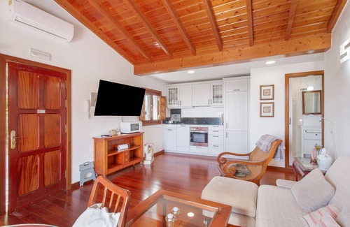 Las Lagunetas Apartamento | Vacaciones 'Upper House' con vistas a la montaña, Wi-Fi y aire acondicionado