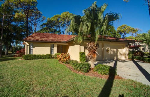 Sarasota Villa | Vacation Villa just minutes drive from Siesta Key, year-round heated pool / 3640