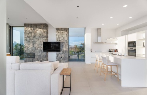 Guía de Isora Villa | Vacation Villa 'Luxliving Tenerife Dali' with Sea View, Wi-Fi and Air Conditioning