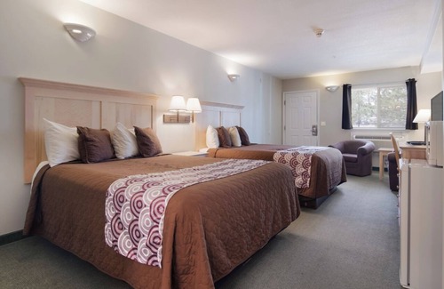 Bellaire Hotel | The Legend Inn - ubicado en Summit Village en Shanty Creek