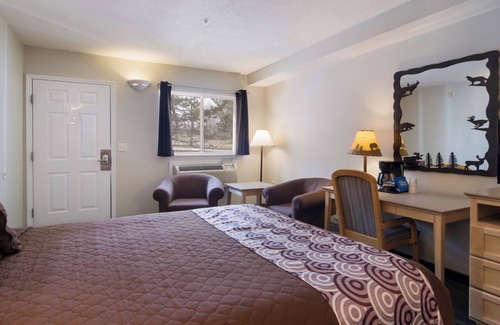 Bellaire Hotel | The Legend Inn - ubicado en Summit Village en Shanty Creek