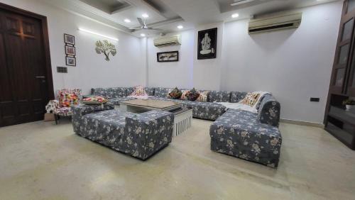 Pitampura Apartamento | VacationBuddy Opulent Homestay 2 BHK Pitampura NSP