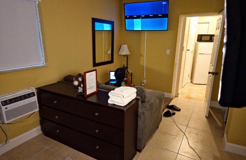 Lauderdale Lakes Casa | Vacay inn