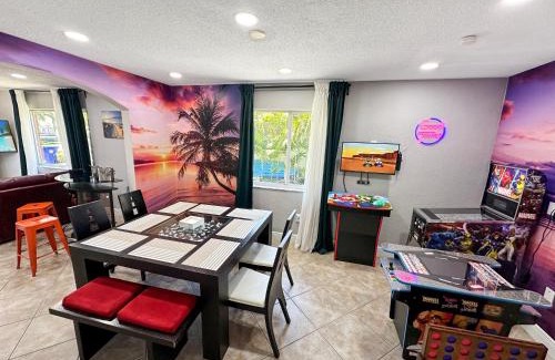 Coral Way Casa | Vacay Spot Happy Escape 15 Min Beach Massage Shower Prime LOC! 6 blocks away from Bars, Nite Clubs, Res, Shops