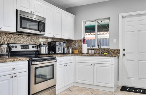 Coral Way Casa | Vacay Spot Large Family Vacation Rental 4to23guest