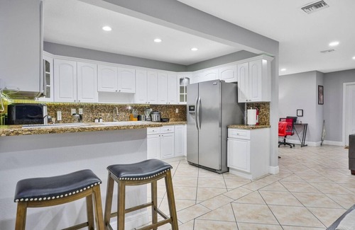 Coral Way Casa | Vacay Spot Large Family Vacation Rental 4to23guest
