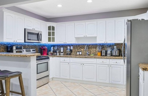 Coral Way Casa | Vacay Spot Large Family Vacation Rental 4to23guest