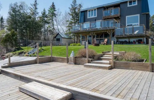 Greater Napanee Cabaña | Vacaymode.ca