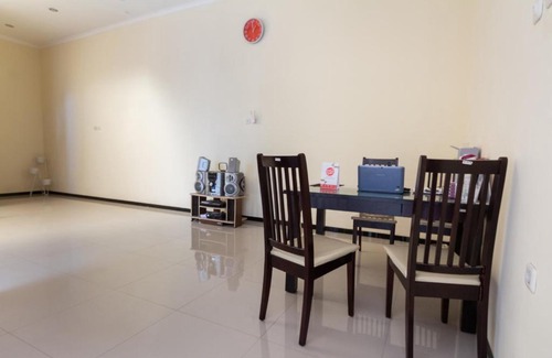 Dinoyo Hotel | Vaccinated Staff - OYO 3763 Oq Guest House Syariah