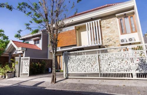 Dinoyo Hotel | Vaccinated Staff - OYO 3763 Oq Guest House Syariah