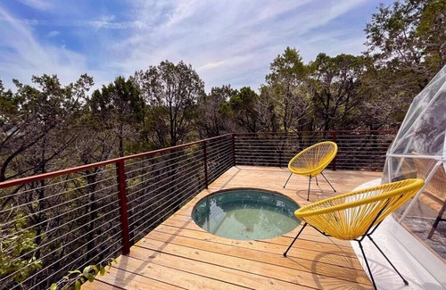 Oatmeal Apartamento | Vagary: Luxury Glamping in Treetop Dome + Dip Pool