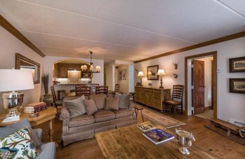 Vail Apartamento | Vail Village 3 Bedroom Condo At The Covered Bridge - Pool, Hot Tub & More!