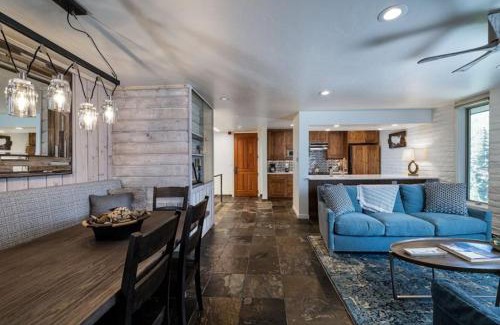 Vail Apartamento | Vail Village 3 Bedroom Condo At The Covered Bridge - Pool, Hot Tub & More!