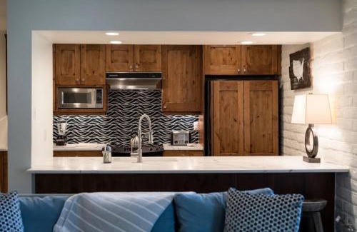 Vail Apartamento | Vail Village 3 Bedroom Condo At The Covered Bridge - Pool, Hot Tub & More!