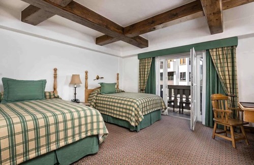 Vail Complejo | Vail Village Sonnenalp 2 Doubles hotel room w/ heated pool, spa, dining!