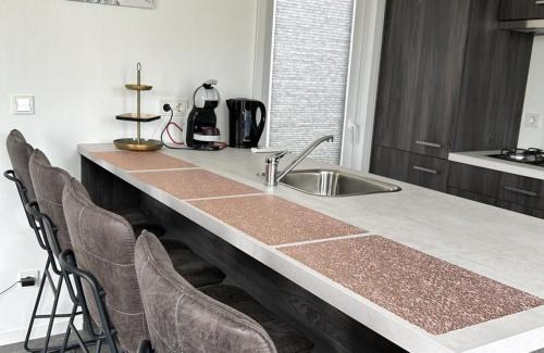 Scherpenisse Chalet De Esquí | Vakantiepark de Zeeuwse Parel - Noordzee Deluxe