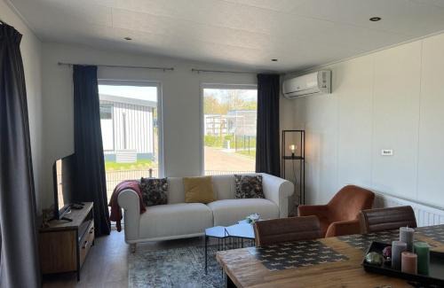 Scherpenisse Chalet De Esquí | Vakantiepark de Zeeuwse Parel - Parkzicht