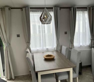 Jabbeke Chalet De Esquí | Vakantiepark Klein Strand - Luxe Chalet 4p