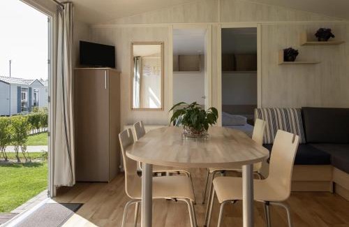 Jabbeke Chalet De Esquí | Vakantiepark Klein Strand - Comfort Chalet 6p