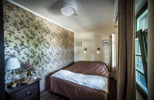 Gubacs Casa | Vakvarjú Csónakház by NW