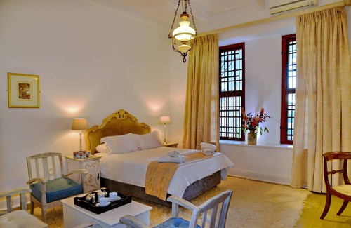 Drakenstein Casa | Val du Charron Guest House & Wine Estate