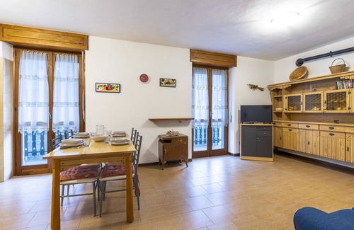 Cataeggio Apartamento | Val Masino Mountain Flat by Interhome